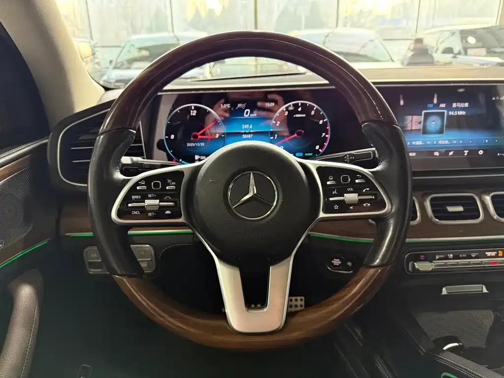 Mercedes-Benz GLS — фото 4