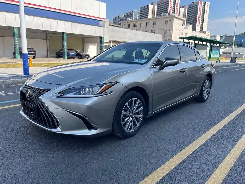 Lexus ES — фото 1