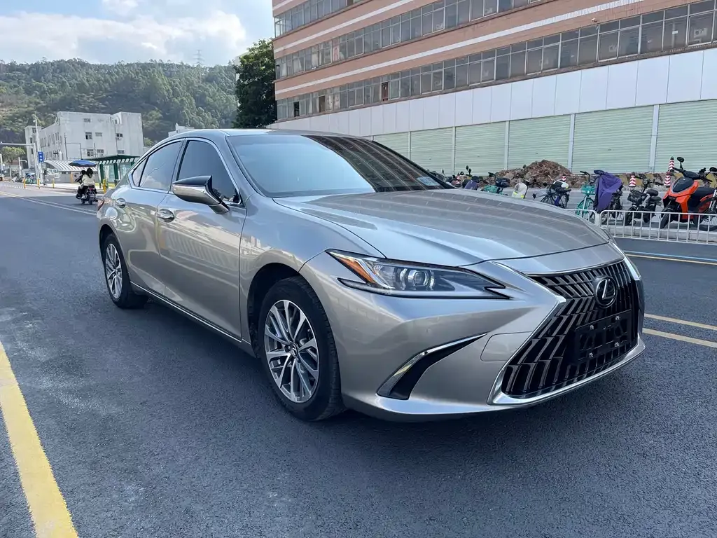 Lexus ES — фото 7