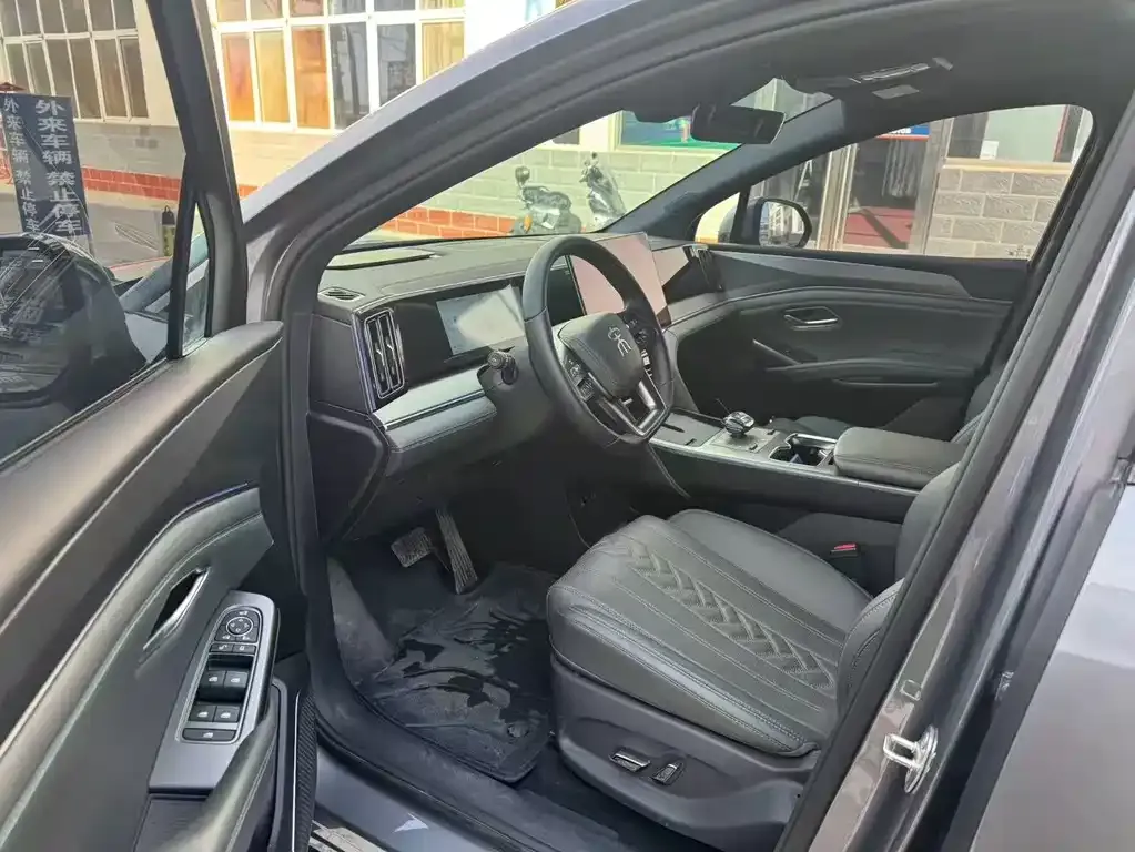 BYD L DM-i — фото 8