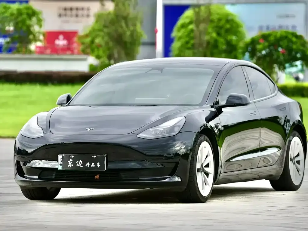 Tesla Model 3 — фото 1