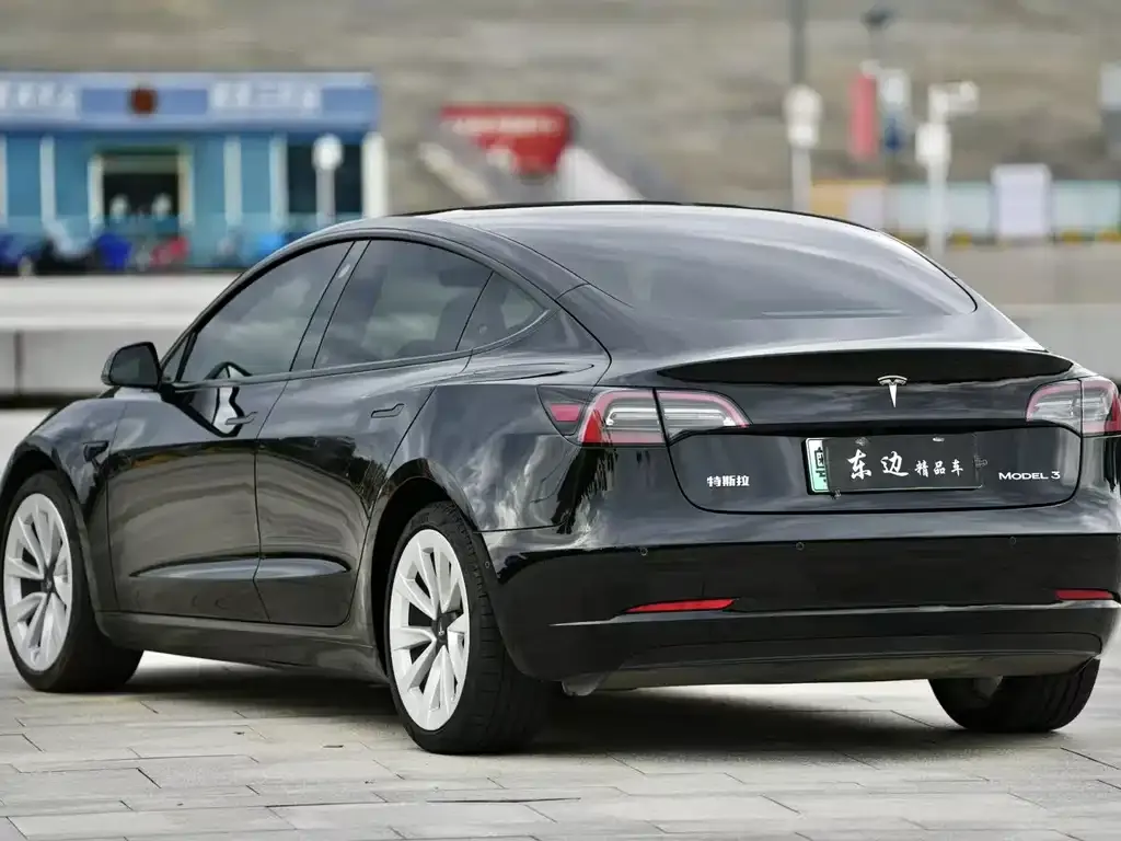 Tesla Model 3 — фото 4