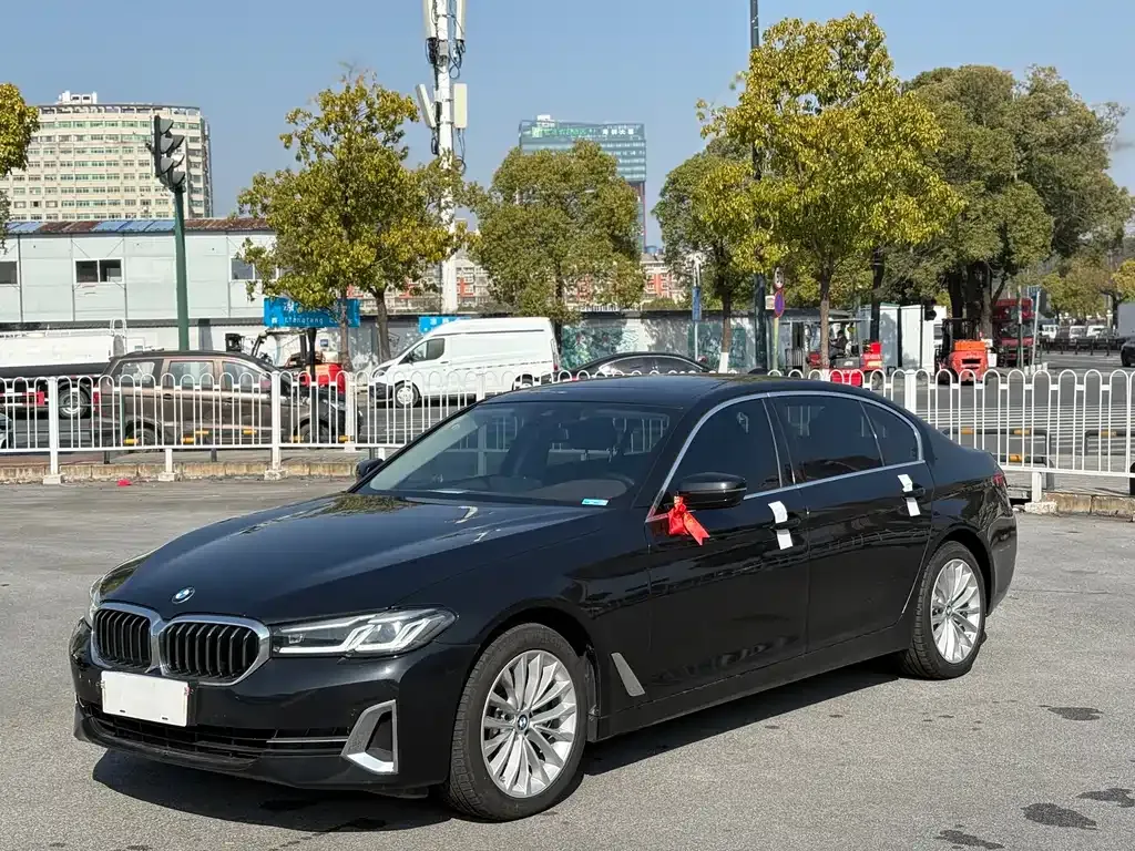 BMW 5 Series — фото 1
