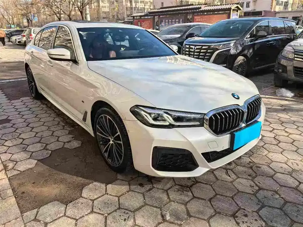 BMW 5 Series — фото 1