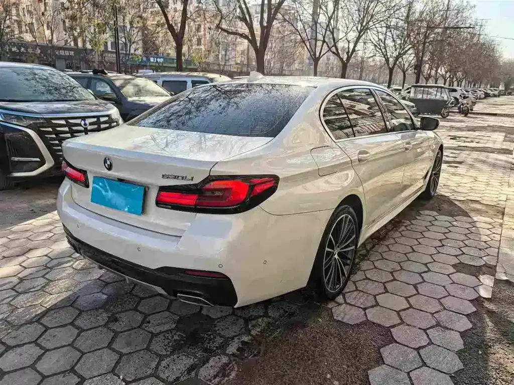 BMW 5 Series — фото 9