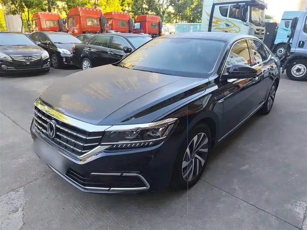 Volkswagen Passat New Energy — фото 1