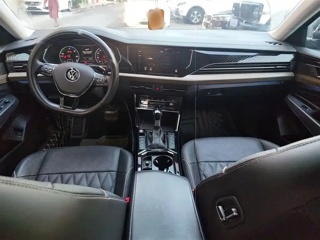 Volkswagen Passat New Energy — фото 10