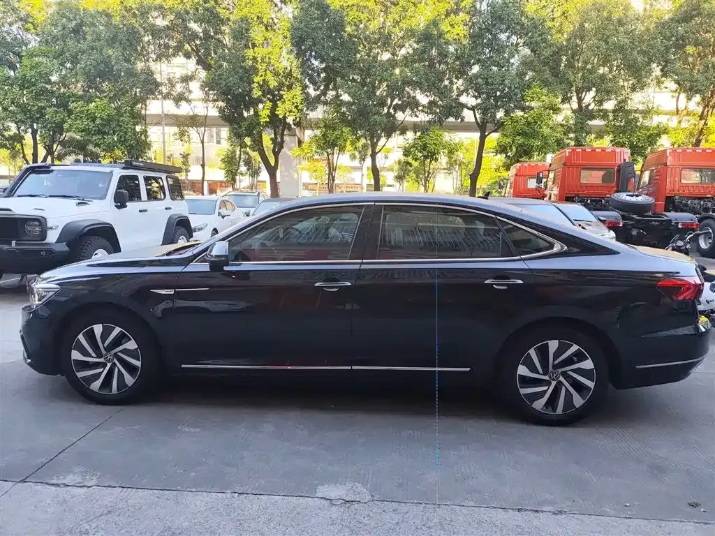 Volkswagen Passat New Energy — фото 5