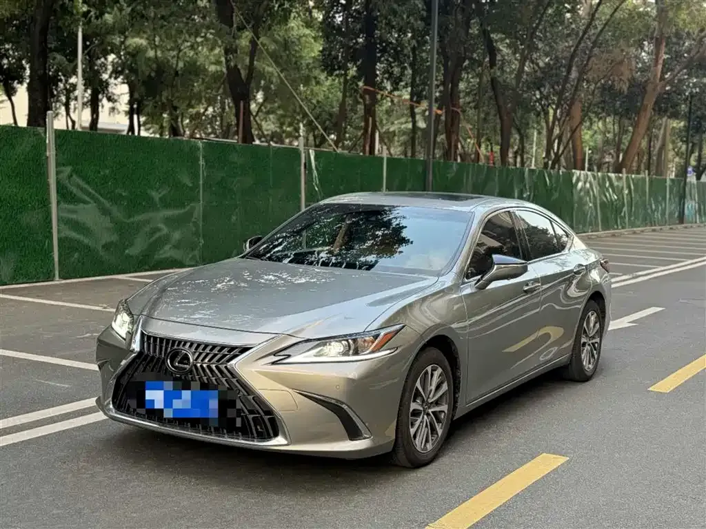 Lexus ES — фото 1