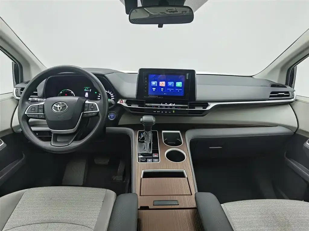 Toyota Sienna — фото 7
