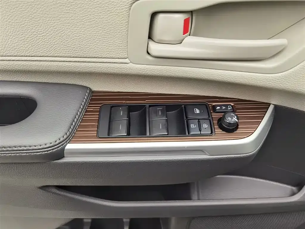 Toyota Sienna — фото 10