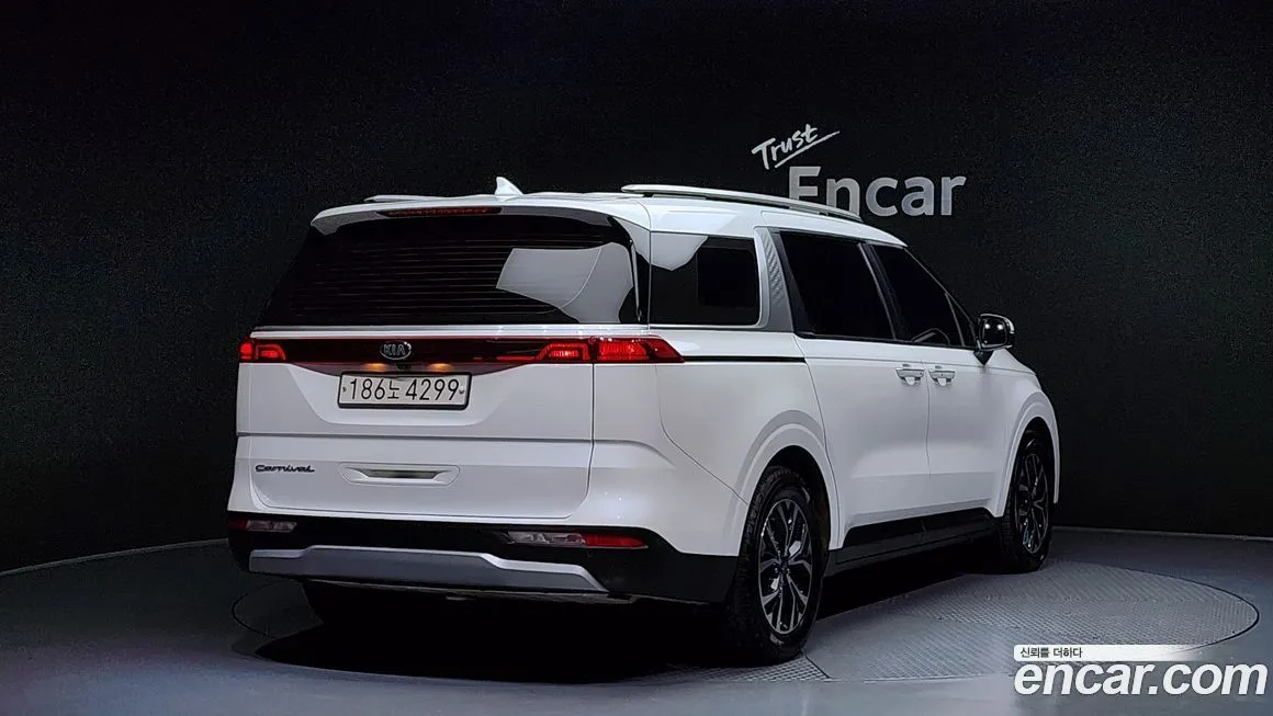 Kia Carnival — фото 5