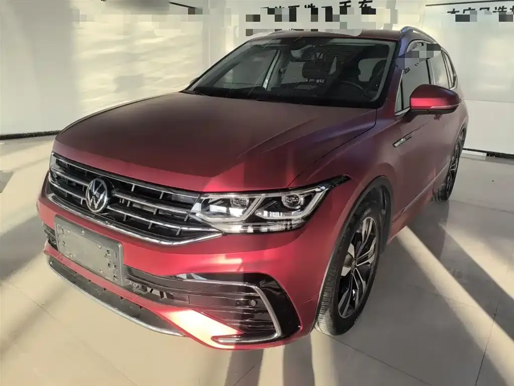 Volkswagen Tiguan L — фото 1