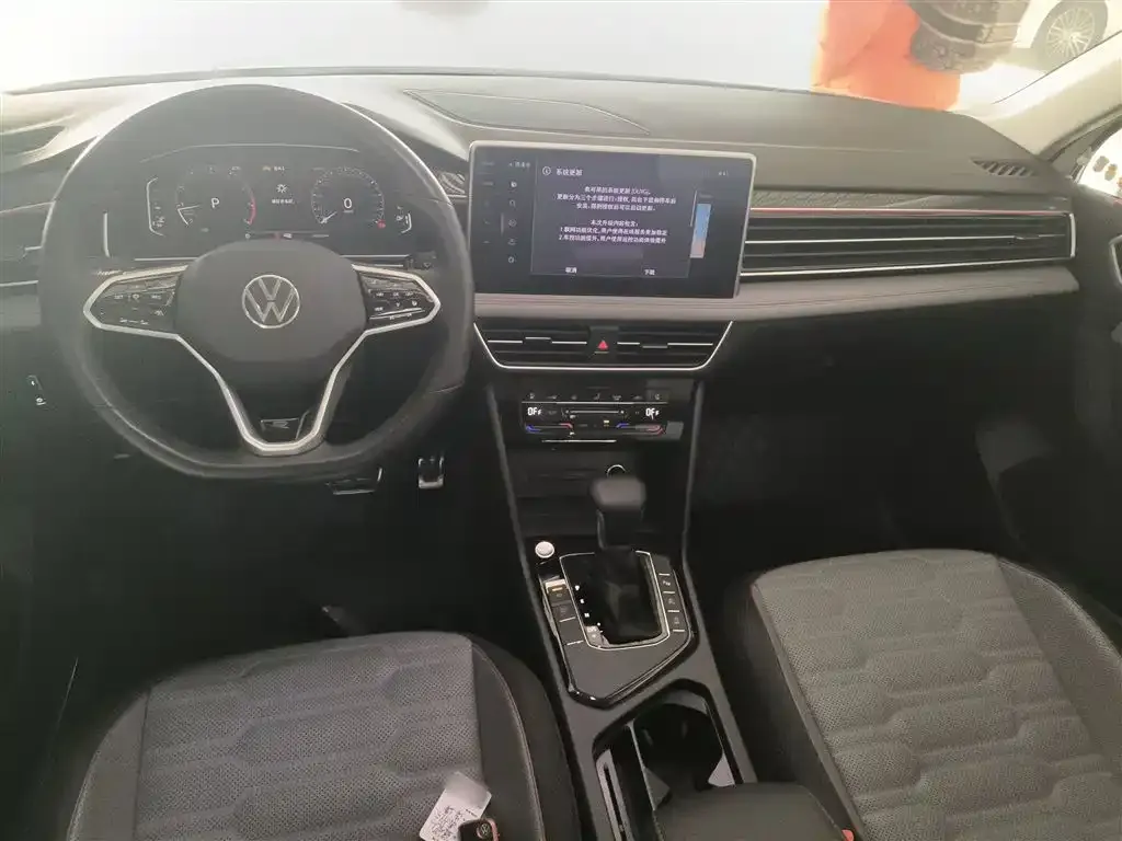 Volkswagen Tiguan L — фото 3