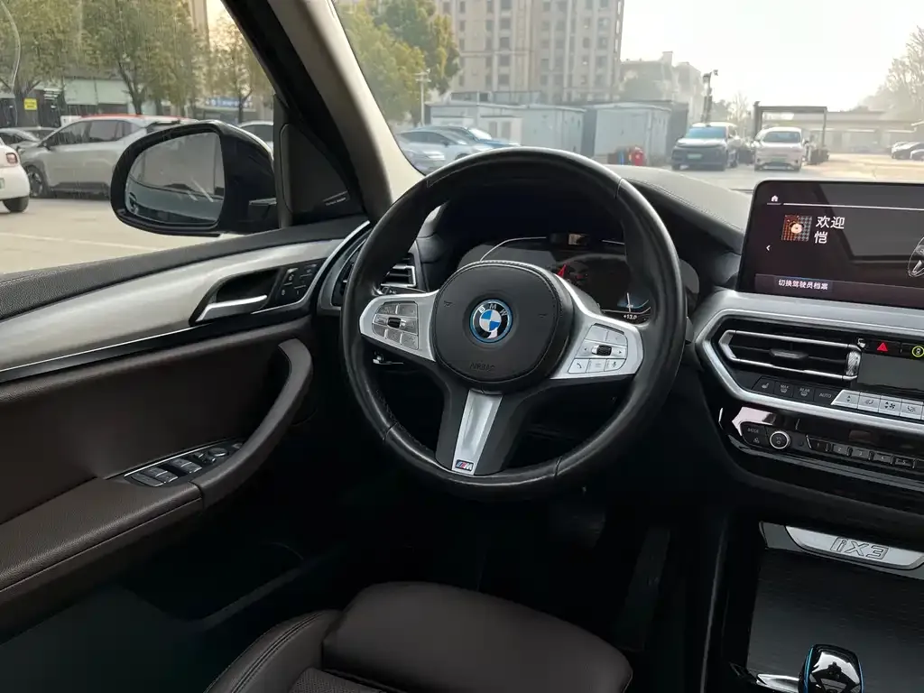 BMW iX3 — фото 2