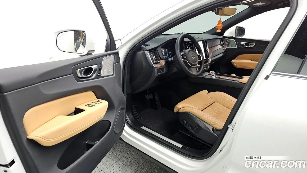 Volvo XC60 — фото 10