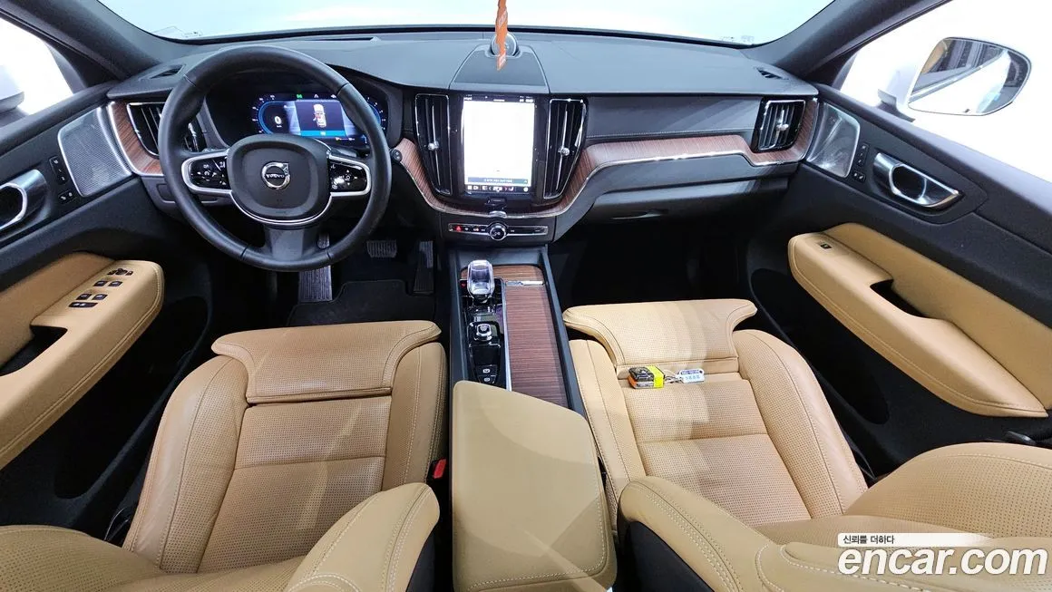 Volvo XC60 — фото 7