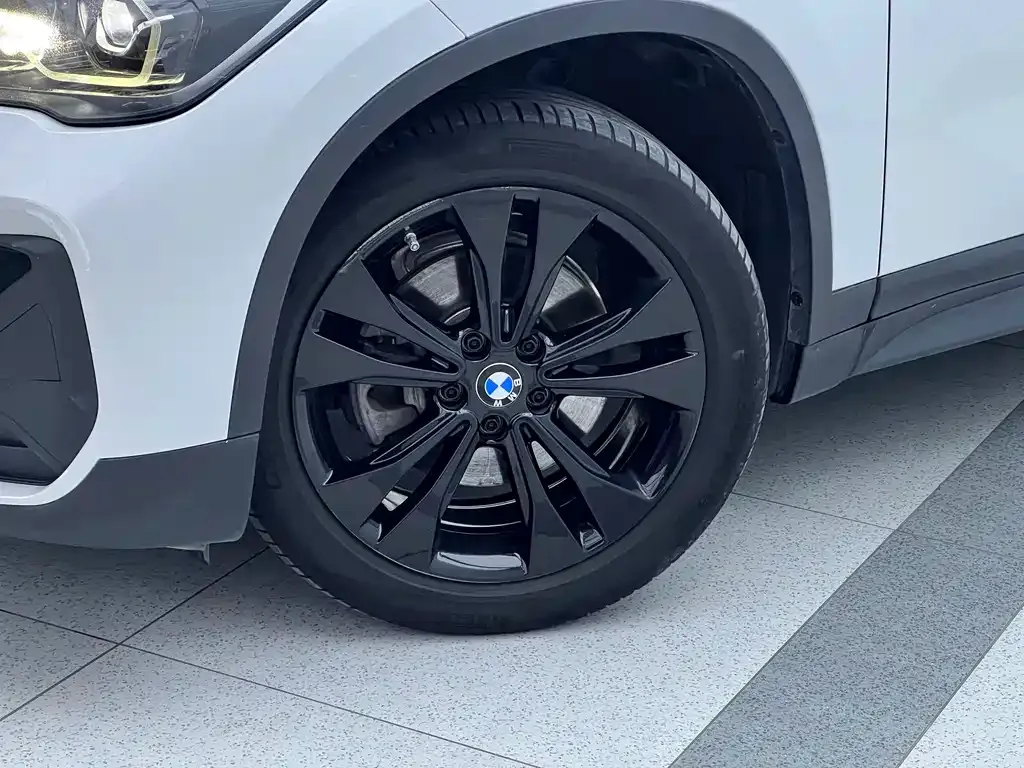 BMW X1 — фото 10