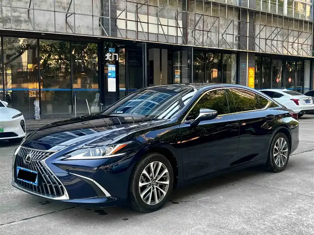 Lexus ES — фото 1