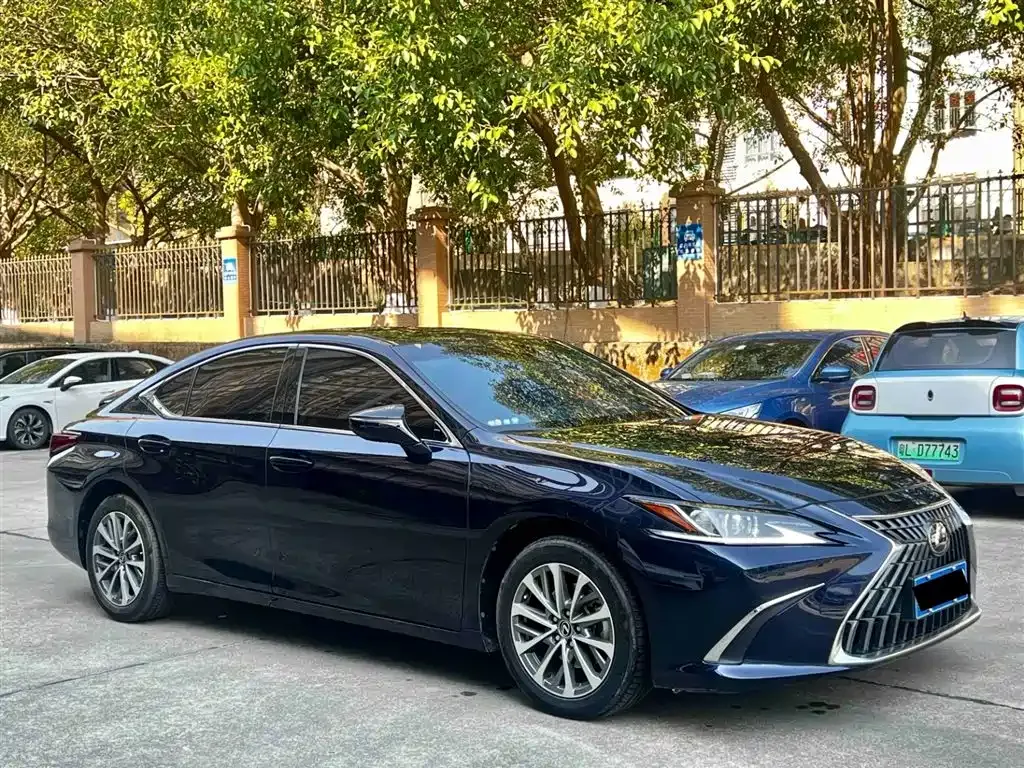 Lexus ES — фото 8