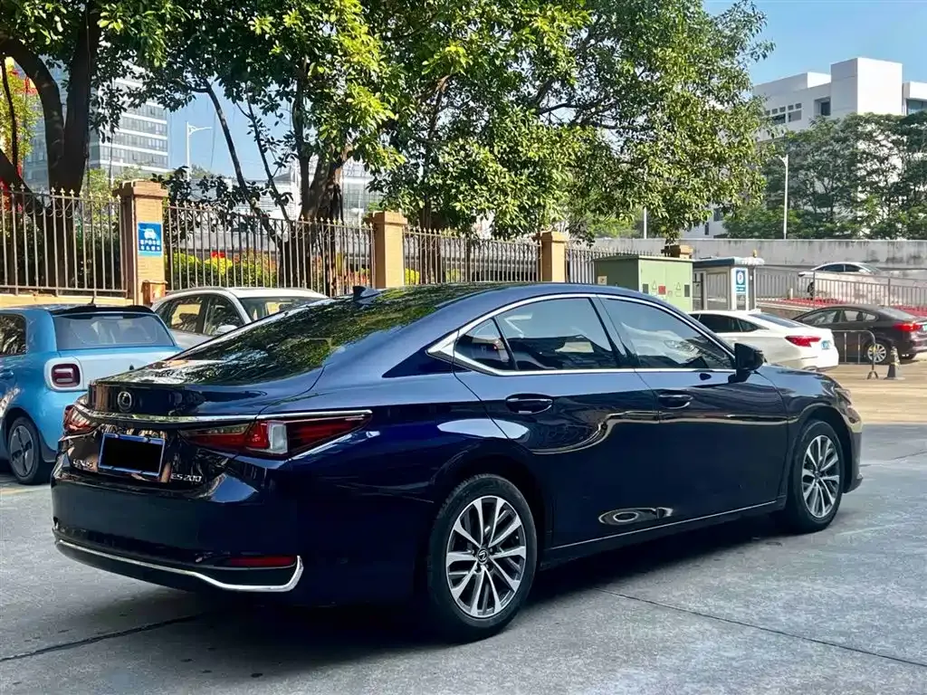 Lexus ES — фото 9