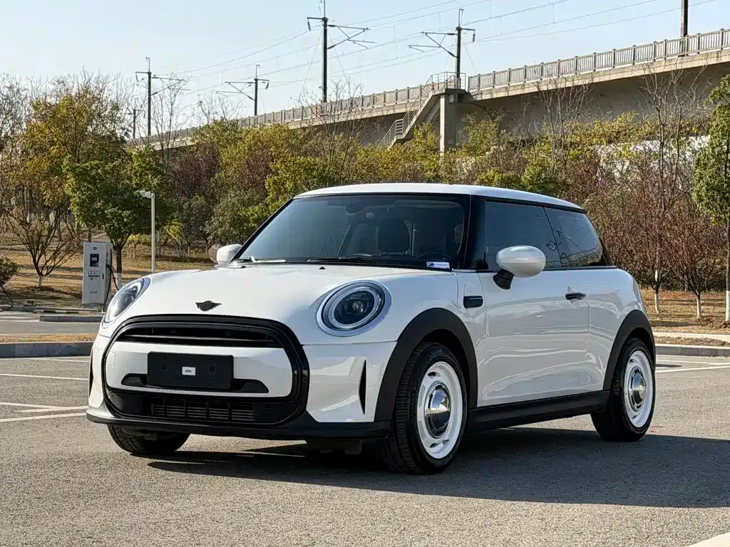 MINI Cooper (3-door) — фото 1