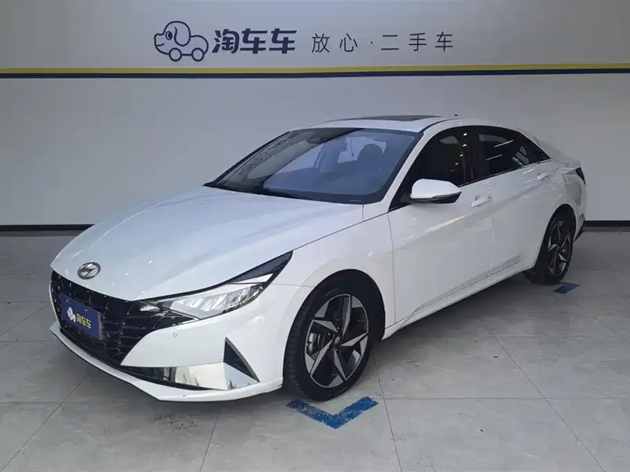 Hyundai Elantra — фото 1