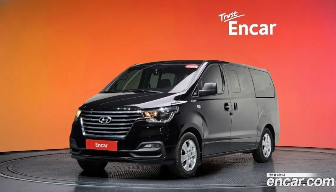 Hyundai Starex — фото 1