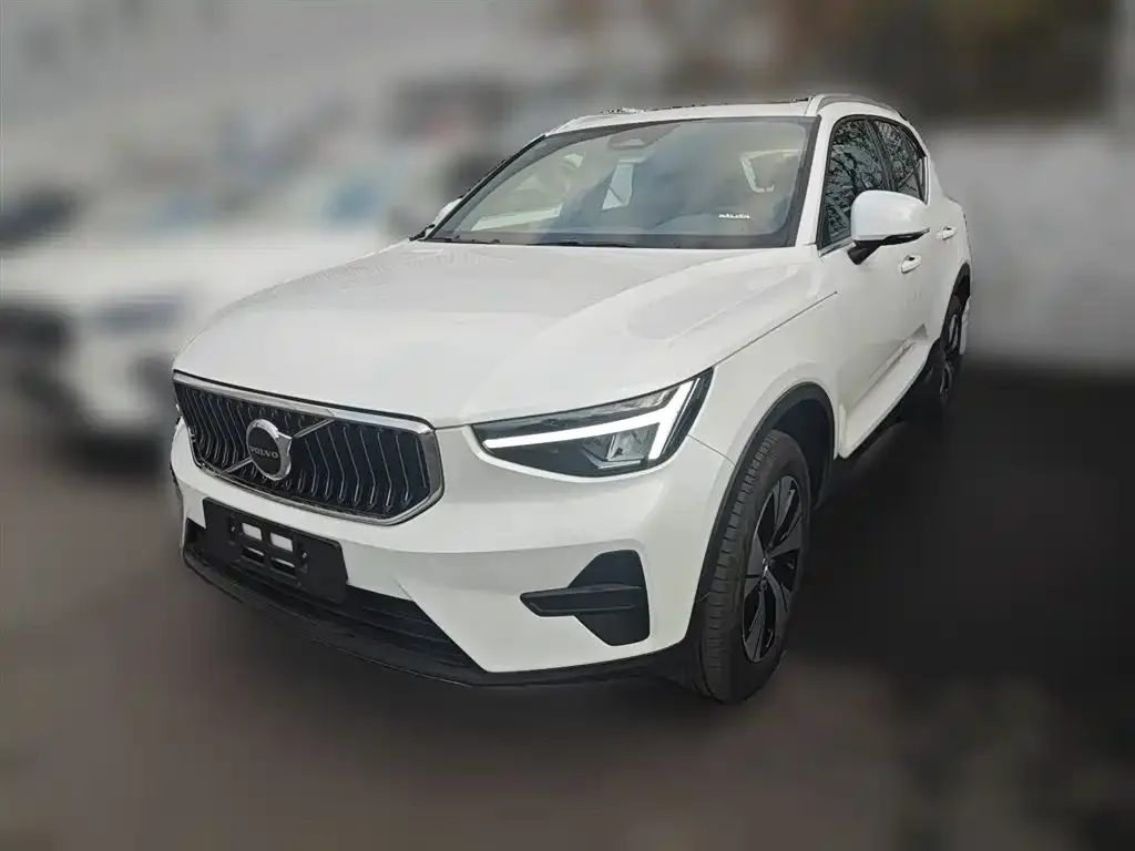 Volvo XC40 — фото 3