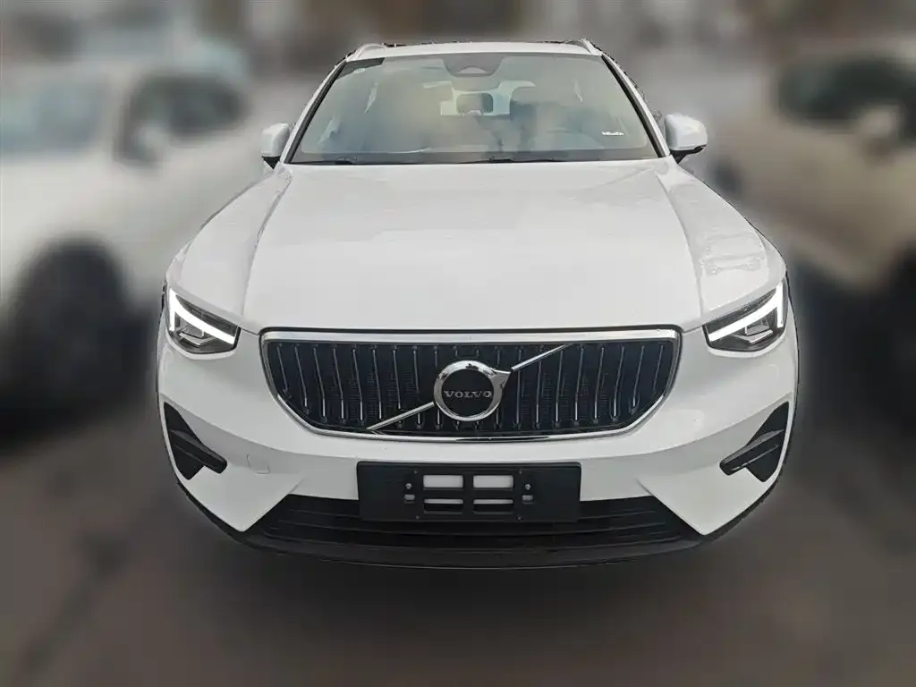 Volvo XC40 — фото 2