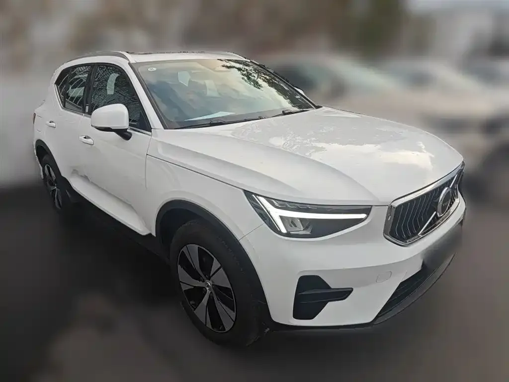 Volvo XC40 — фото 5