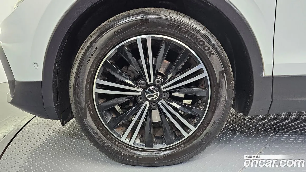 Volkswagen Tiguan — фото 7