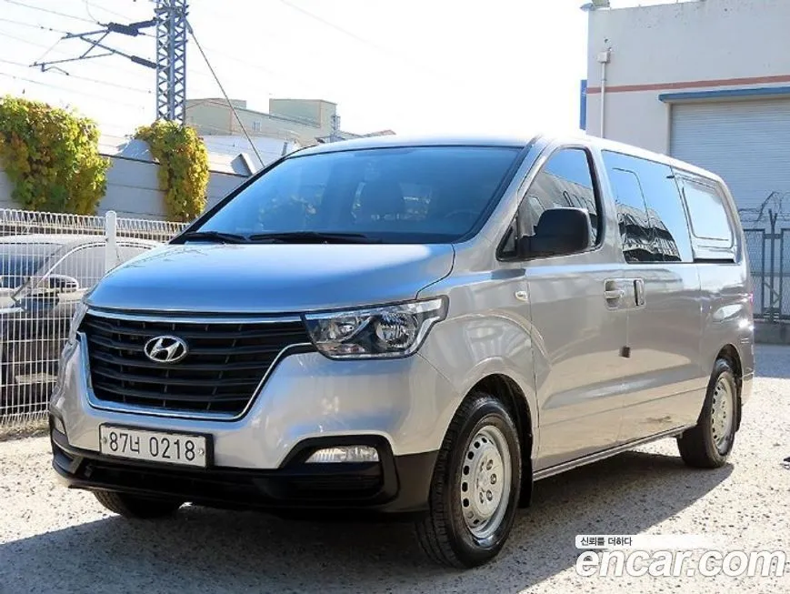 Hyundai Starex — фото 1