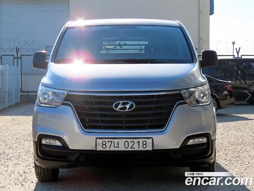 Hyundai Starex — фото 2