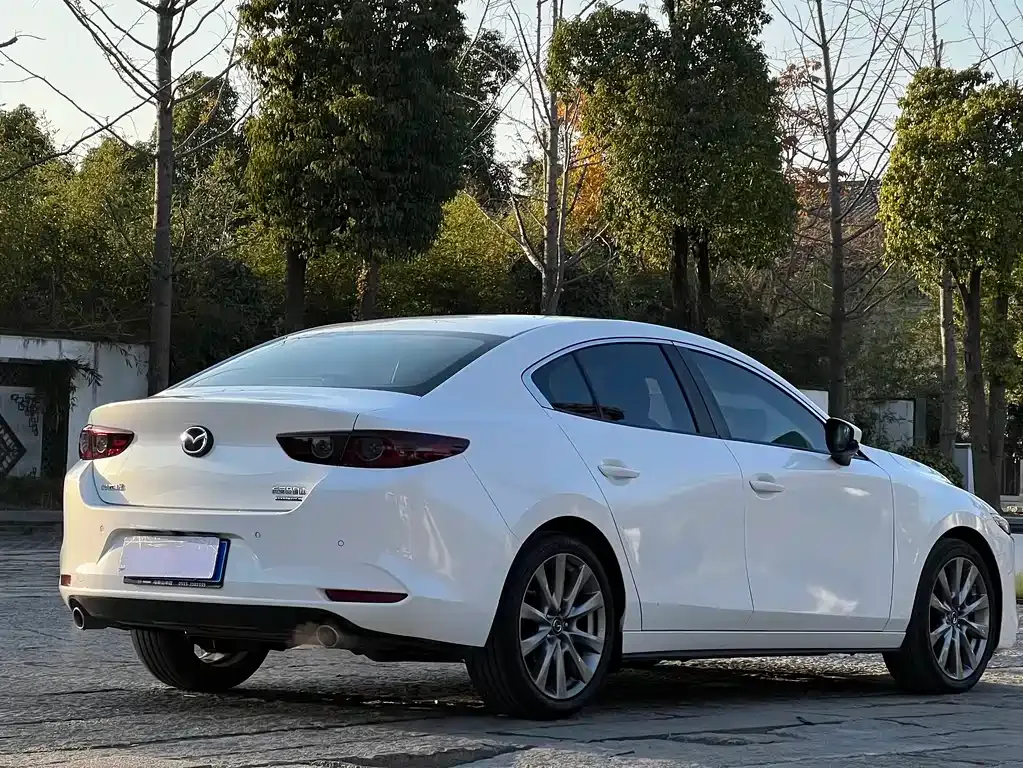 Mazda 3 Axela — фото 4