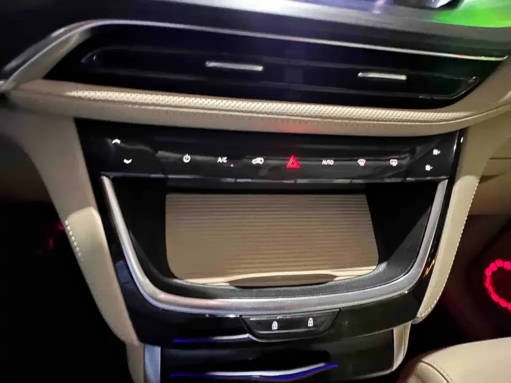 Buick GL8 Hybrid — фото 3