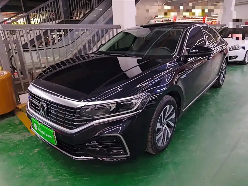 Volkswagen Passat New Energy — фото 1