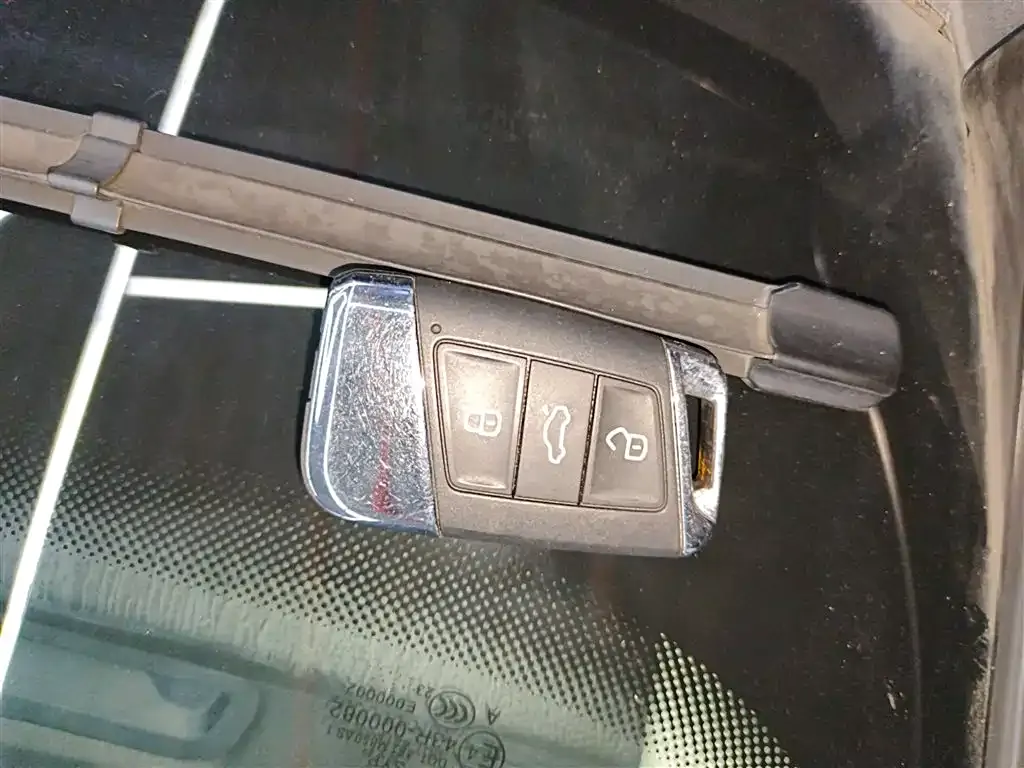 Volkswagen Passat New Energy — фото 10