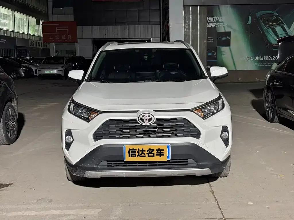 Toyota RAV4 — фото 2