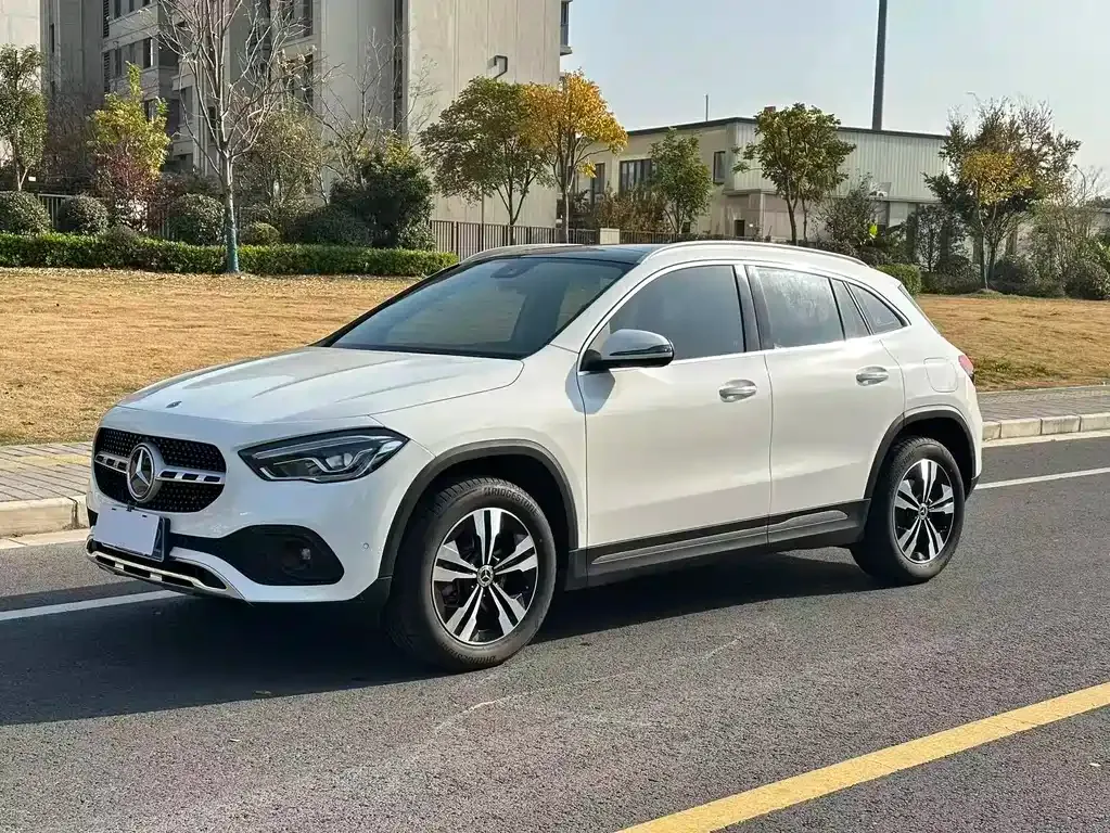 Mercedes-Benz GLA — фото 1
