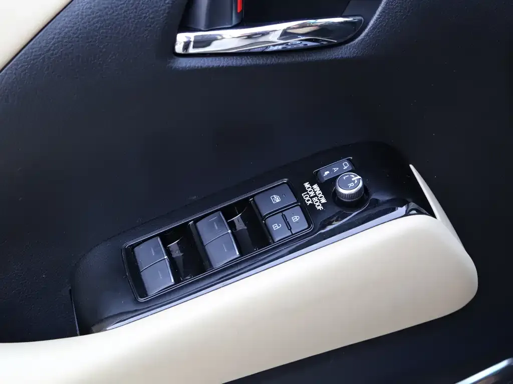 Toyota Vellfire — фото 7