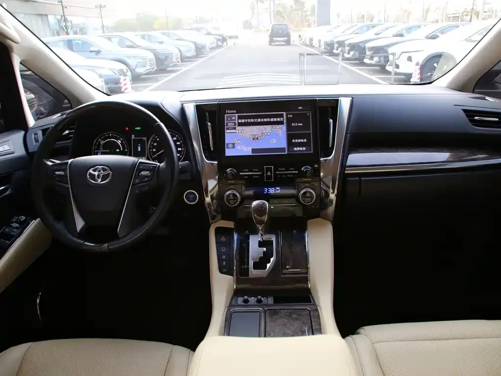 Toyota Vellfire — фото 3