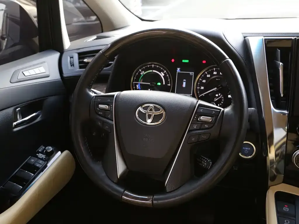 Toyota Vellfire — фото 8