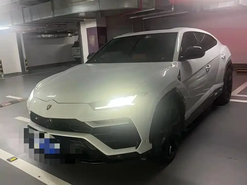Lamborghini Urus — фото 1
