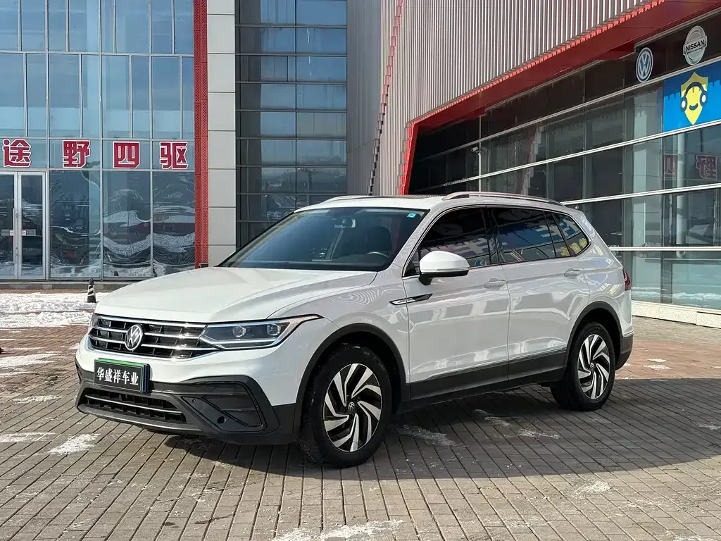 Volkswagen Tiguan L — фото 3