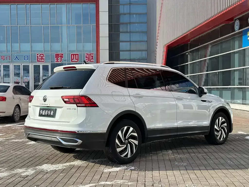 Volkswagen Tiguan L — фото 5