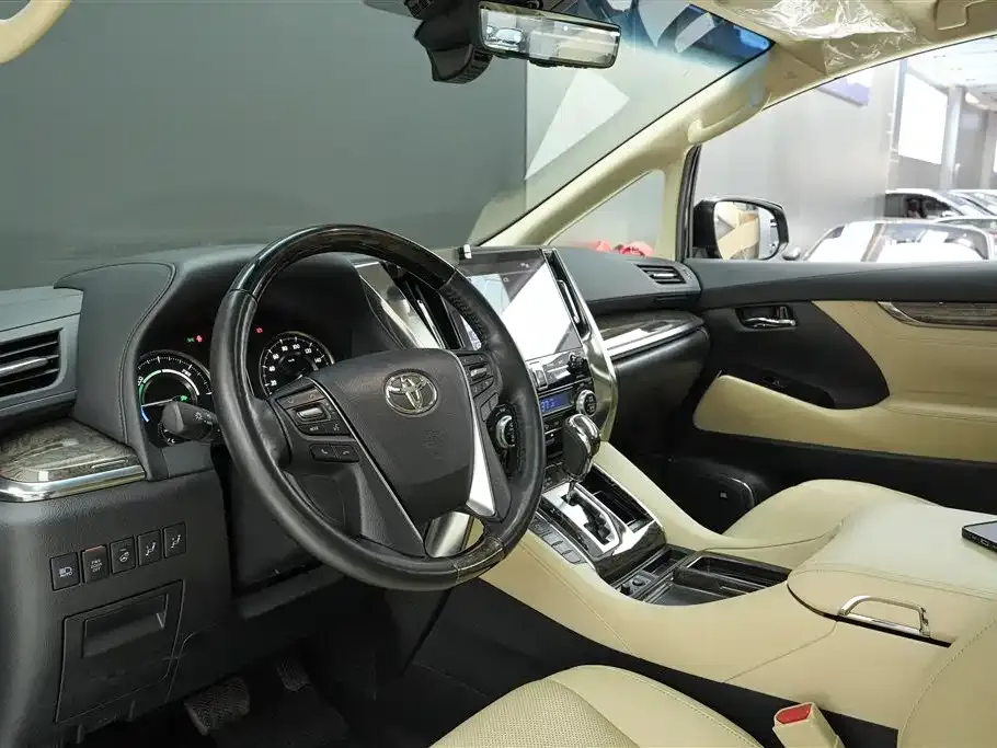 Toyota Vellfire — фото 8