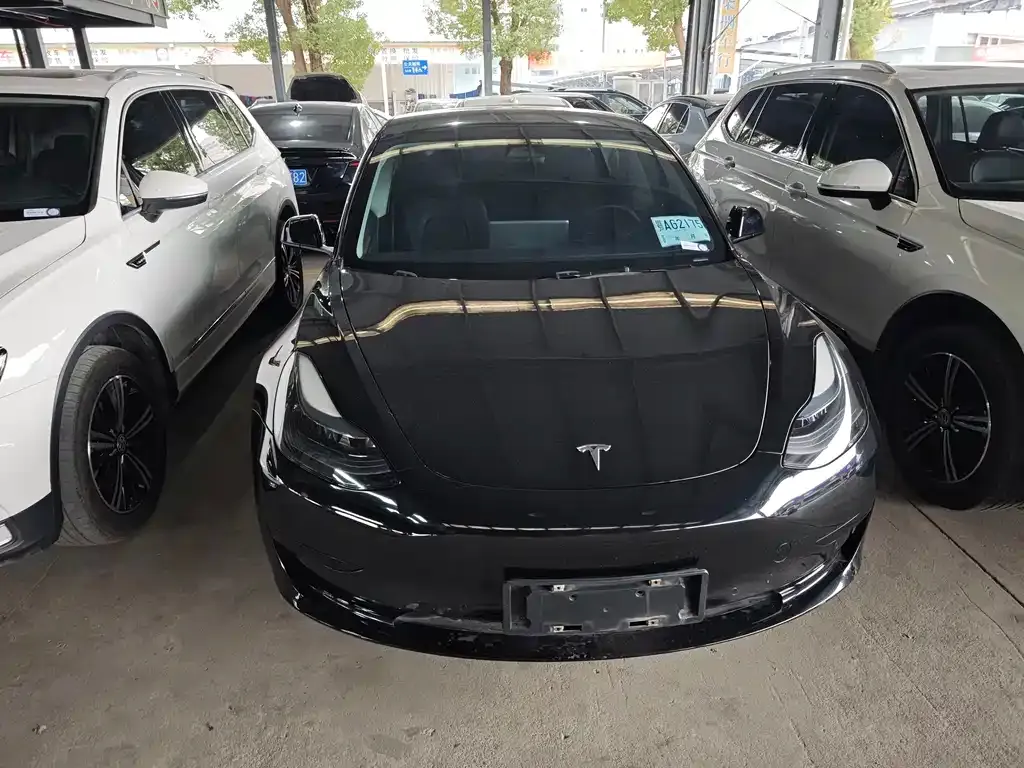 Tesla Model 3 — фото 1