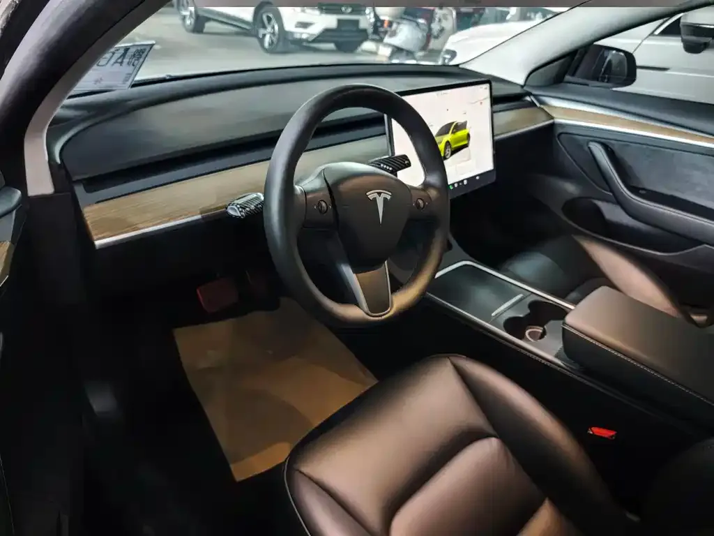 Tesla Model 3 — фото 3