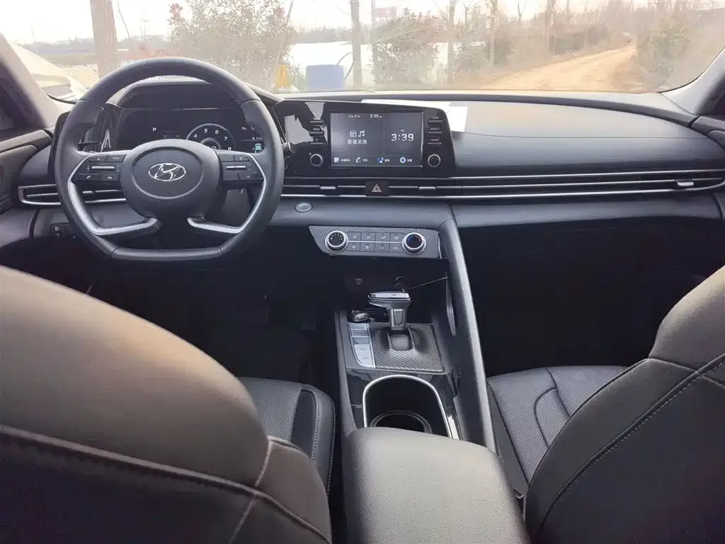 Hyundai Elantra — фото 6